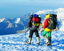 Zwei Bergsteiger haben bei der Besteigung des Everest gelogen. Jetzt droht ihnen ein Besteigungsverbot in Nepal