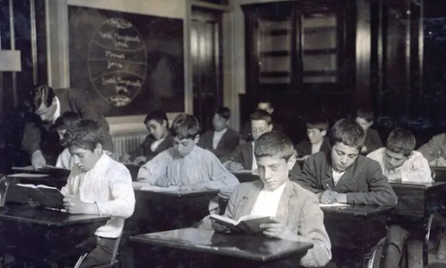 Zurück in der Vergangenheit: Wie war die Schule vor 100 Jahren