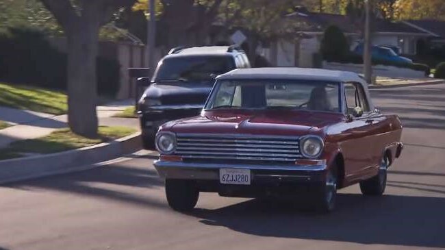 Ein Traum ist wahr geworden: Vater und Sohn haben sechs Jahre lang heimlich vor der Mutter Geld für das Auto ihrer Träume gespart