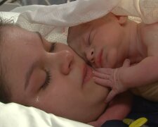 Zwischen Windeln und Formularen. Quelle: Youtube Screenshot