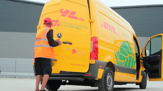 Postboten: Zwischen Paketen und Briefen – gutes Geld winkt. Quelle: Youtube Sreenshot