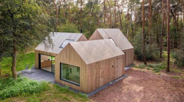Die Architekten haben ein seltsames Haus gebaut, jedes Zimmer hat ein eigenes Dach