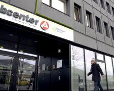 Die Zahl der Beschäftigten in Deutschland ist immer geringer, und die Warteschlange im Jobcenter ist größer