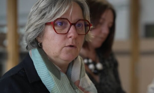 Eine 54-jährige Restaurantchefin und die Frage nach der Pflegekosten. Quelle: Youtube Screenshot