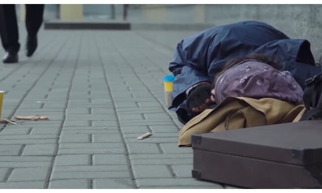 Obdachloser Mann. Quelle: Screenshot YouTube