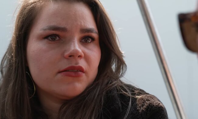 Eine junge Frau verliert die Kontrolle. Quelle: Youtube Screenshot