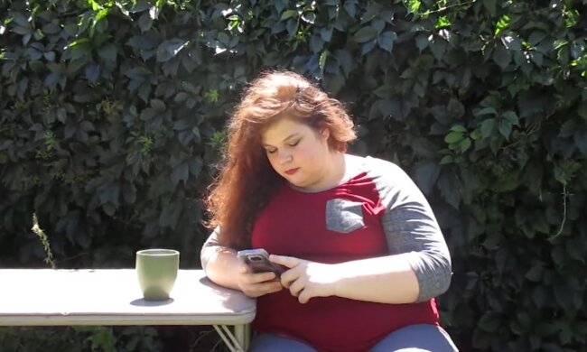 Emily. Quelle: Youtube Screenshot Screenshot