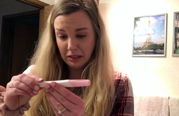 Die Nachricht über die Schwangerschaft kam unerwartet. Quelle: Screenshot YouTube