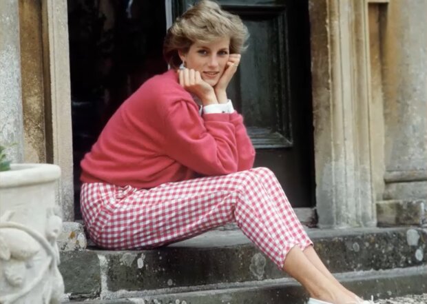 Prinzessin Dianas ikonische Outfits, die immer noch von Prominenten getragen werden