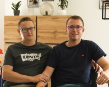 Zwei Väter. Quelle: Youtube Screenshot
