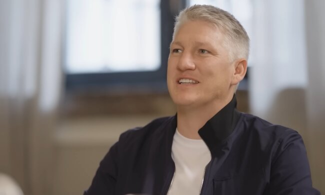 Schweinsteiger ist offiziell frei. Quelle: Youtube Screenshot