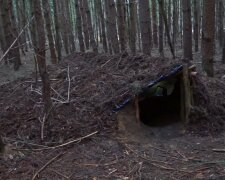 Ein Teenager hat sich mit seinen Eltern gestritten und ist in eine Erdhütte gezogen: sechs Jahre später wurde daraus eine Wohnung