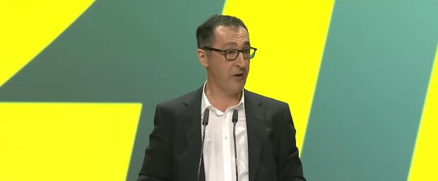 Ansage von Cem Özdemir. Quelle: Youtube Screenshot