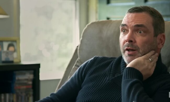 Ein Mann hat ein 9-jähriges Mädchen adoptiert: Es stellt sich heraus, dass das Kind 22 Jahre alt war