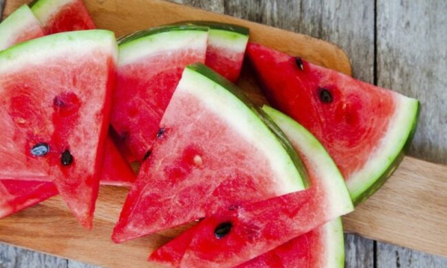 Warum man im Sommer Wassermelonen öfter essen muss. Gründe sind bekannt geworden