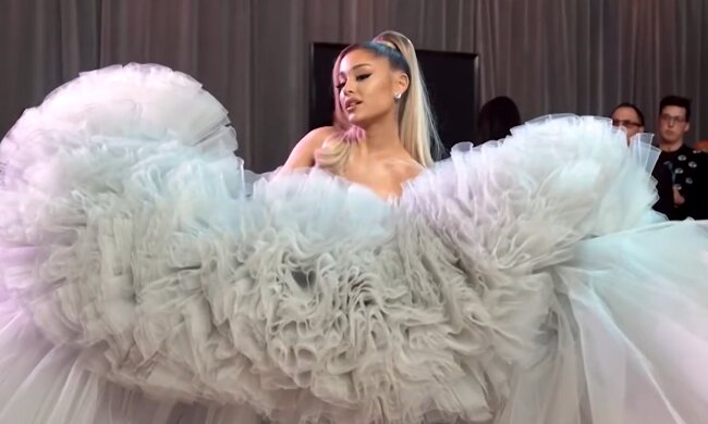 Teures Kleid. Quelle: YouTube Screenshot