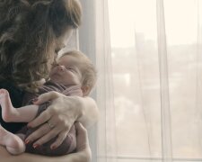 Kind und Mutter. Quelle: Screenshot YouTube