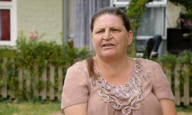 Ein Leben lang gearbeitet, trotzdem arm: Corinnes Realität. Quelle: Youtube Screenshot