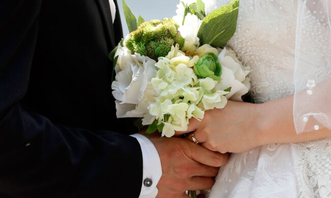 Hauptsache ist, nicht aufzugeben: Alter Mann machte 42 Mal einen Heiratsantrag und bekam im Alter von 72 Jahren das "Ja"