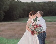 Hochzeit in 24 Stunden: Die Braut "schenkte" ihre Party einem unbekannten Paar, nachdem sie sich vom Bräutigam getrennt hat