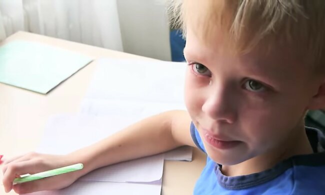 Armes Kind. Quelle: Youtube Screenshot