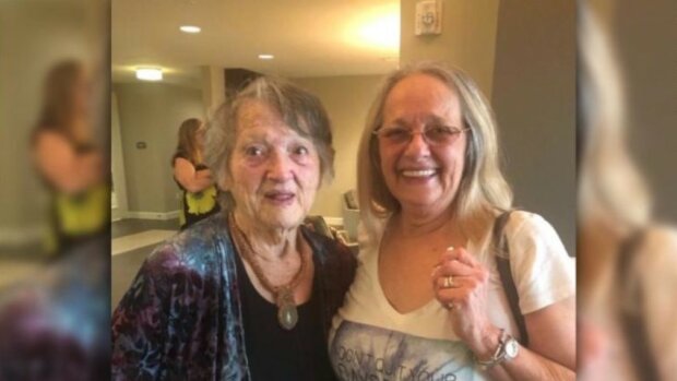 Mutter und Tochter trafen sich nach 69 Jahren Trennung. Es ist sehr berührend