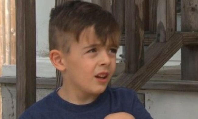 Ein sechsjähriger Junge rief den Notdienst, als sein Vater gegen die Straßenverkehrsordnung verstieß