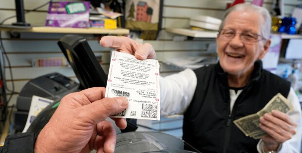 Ich wusste nicht, was ich tun sollte": Arbeitsloser Mann gewinnt 50 Millionen Dollar im Lotto