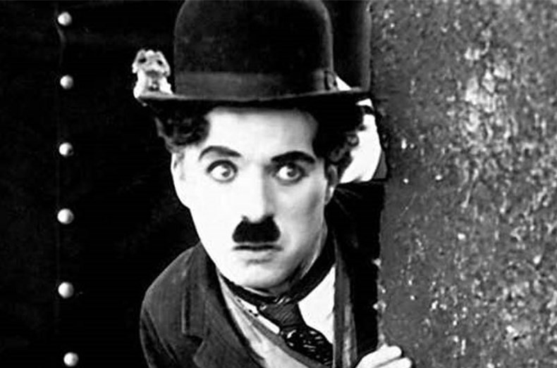 Wie sah Charlie Chaplin ohne seinen berühmten Schnurrbart und Make-up ...