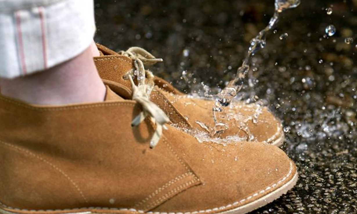 Stiefel werden nicht nass, auch wenn Sie in eine Pfütze springen: ein ...