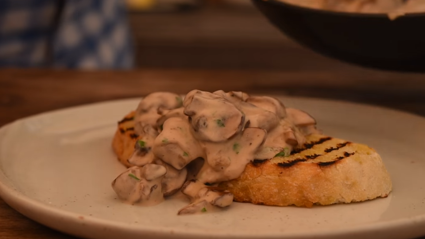 Zartes Putenfrikassee mit Champignons: Rezept für leckeres Abendessen ...