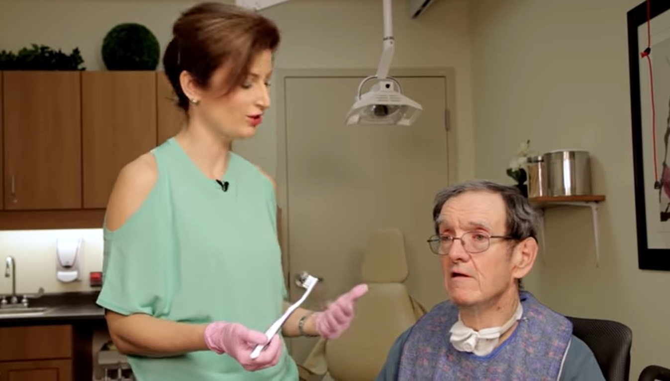 "Mein Mann ist zu faul, sich die Zähne zu putzen Ich muss ihn ständig kontrollieren". Uberalles